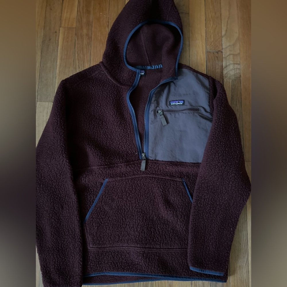 Women’s Patagonia hooded fleece